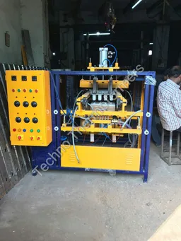 Automatic Vacuum Forming Machine in delhi